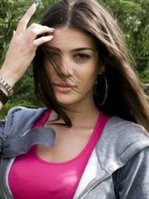 Ivi Adamou