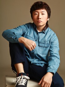 李奕龙