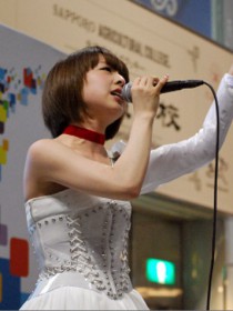 綾野ましろ