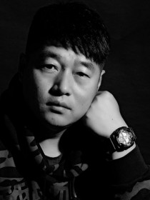 王震