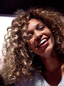 Izzy Bizu