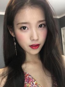 IU (아이유)