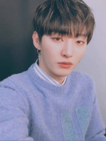 尹智圣 (윤지성)
