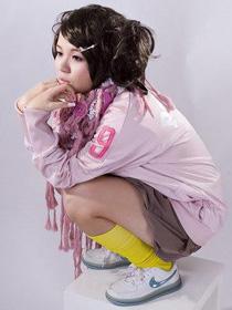 小E