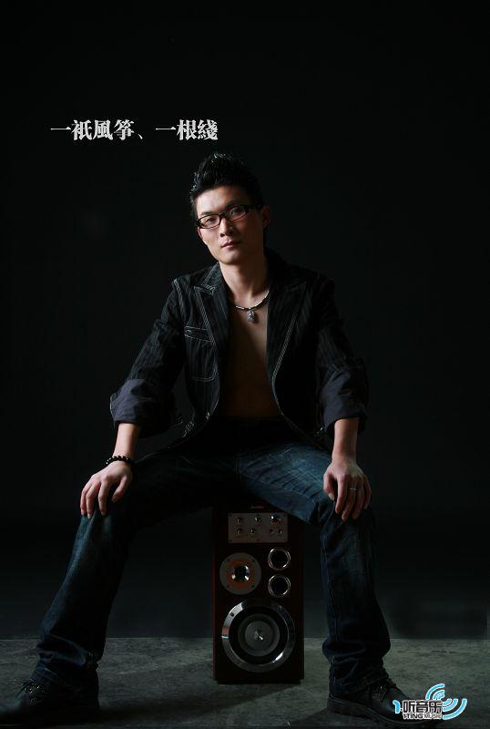 一只风筝一根线