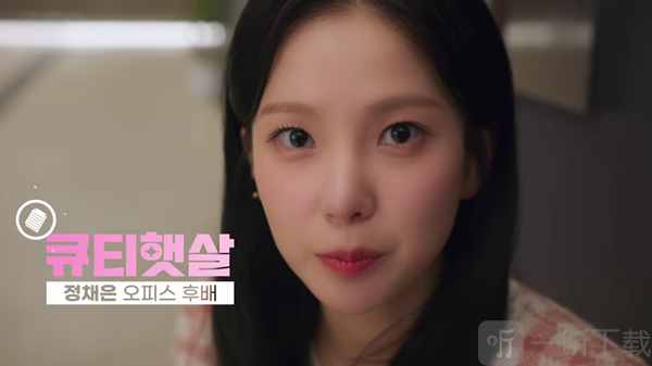 我和美女锁在办公室了